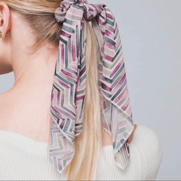 White House Black Market Accessories - WHBM - Convertible chevron painted scrunchie